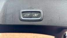 Volvo XC40 2.0 B4P Ultra Dark 5dr Auto Petrol Estate